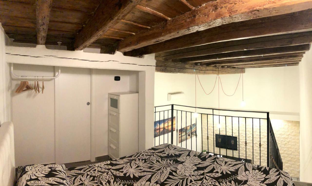 Corte Del Carmine Bari Luaran gambar
